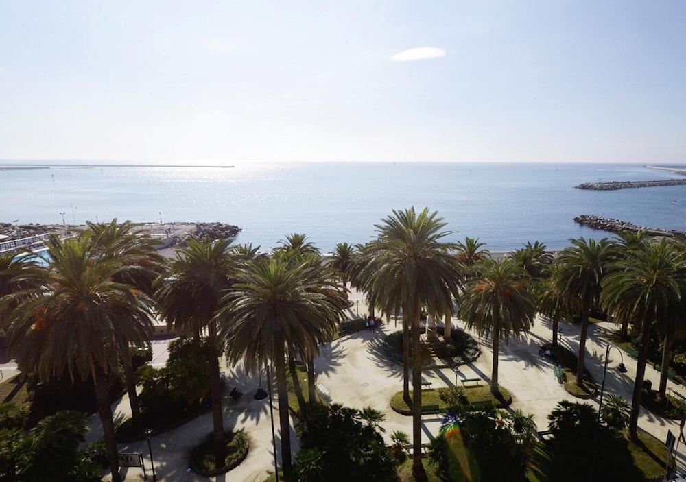 Grand Hotel Mediterranee 66/69