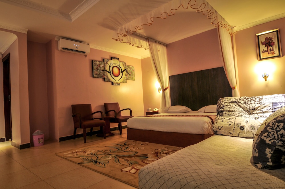 HBT Russel Hotel 22/50