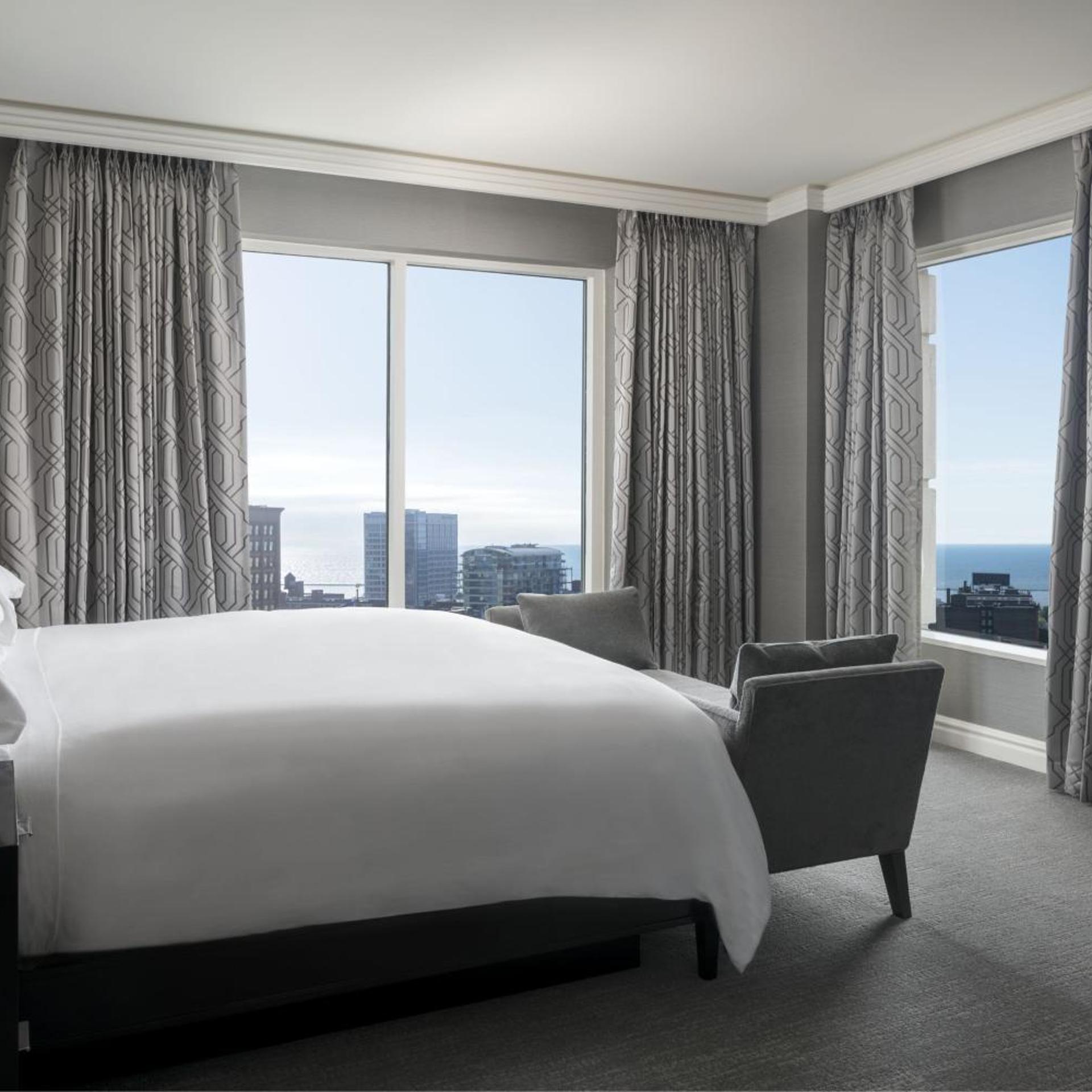 Suite, Club Floor, Corner