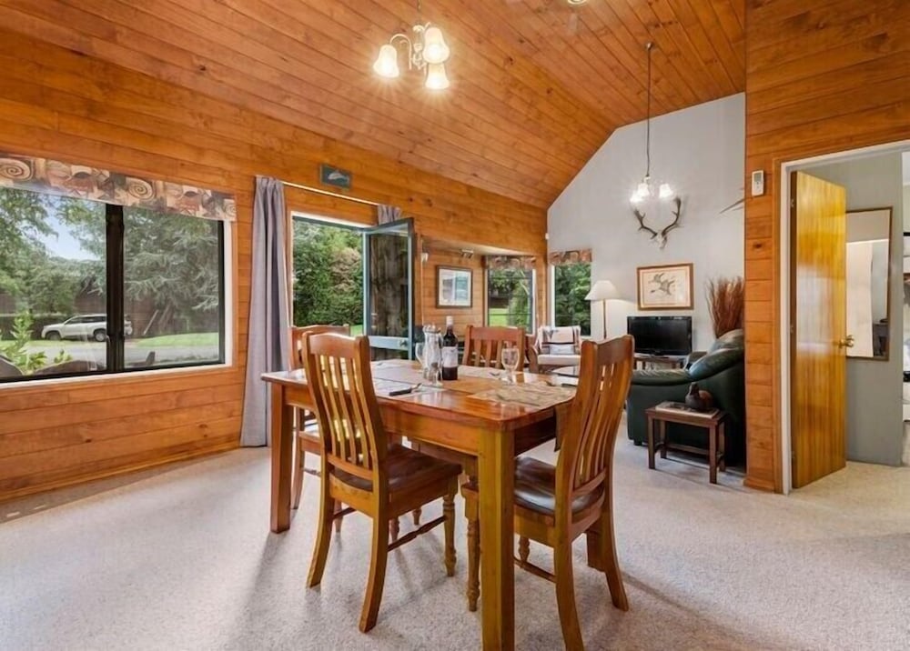 Tongariro Lodge 59/75