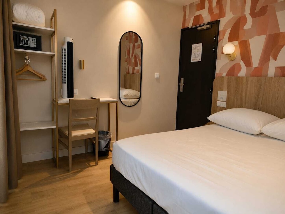 Merryl Hotel 13/43