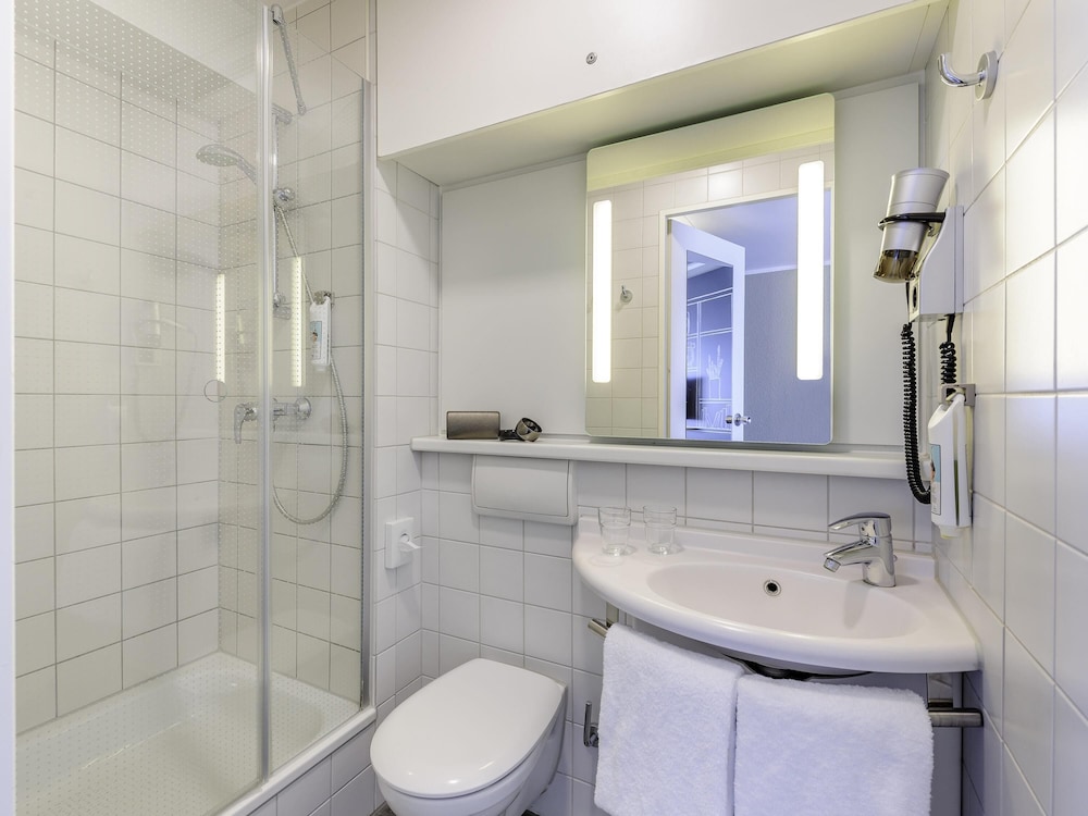 IBIS BERLIN MITTE HOTEL 70/73
