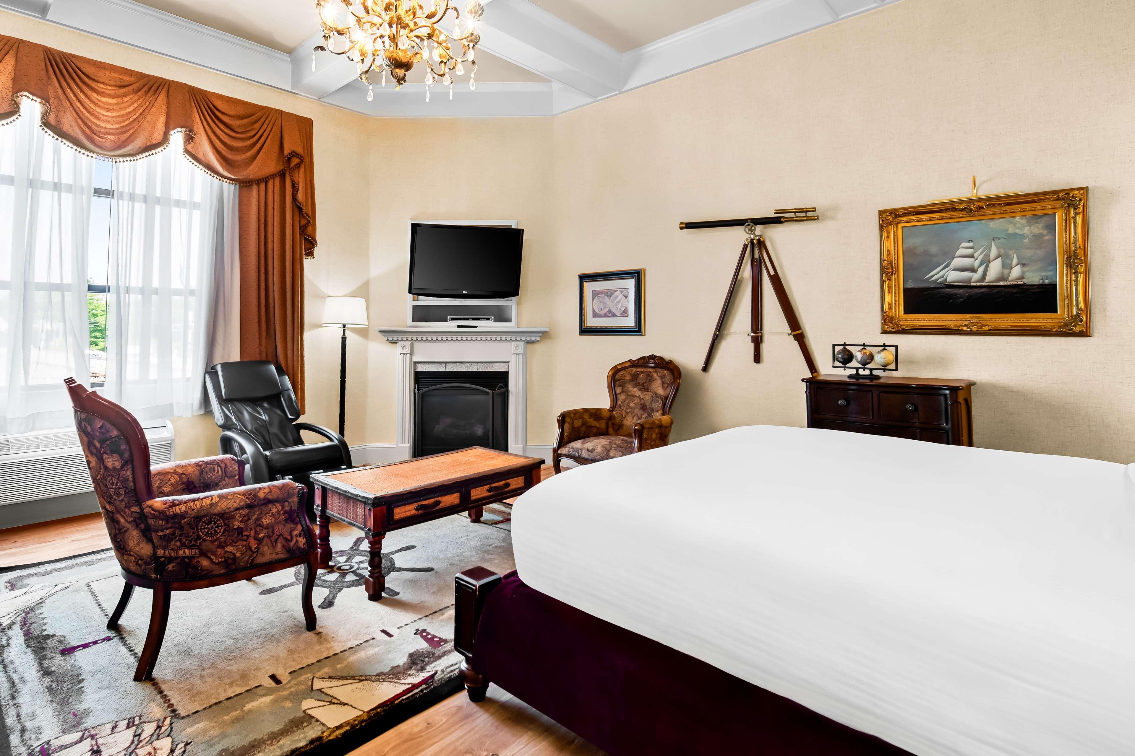 Theme, Cabin, King Bed, Jetted Tub