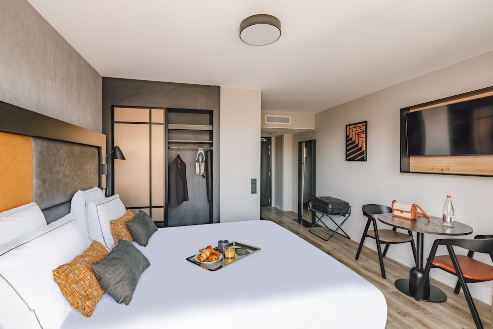 STUDIO, DOUBLE BED