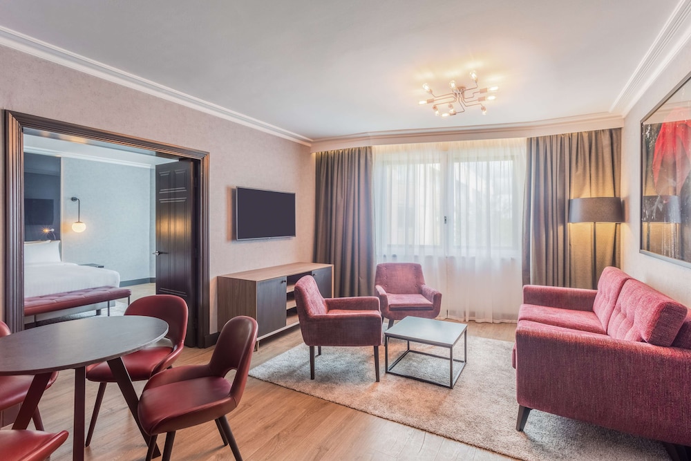 Radisson Red London Heathrow 45/64