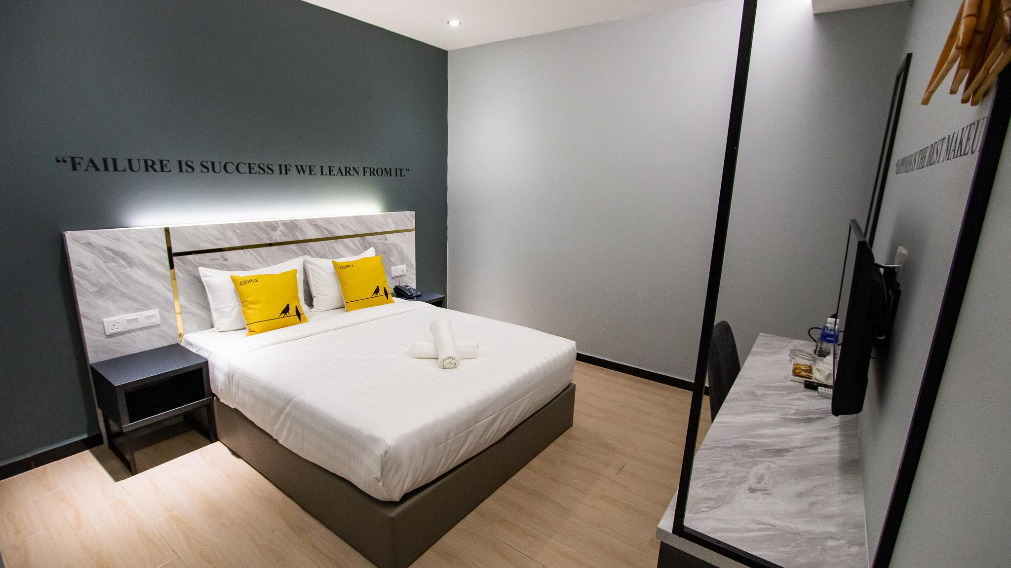 Superior, Queen Bed, No Window