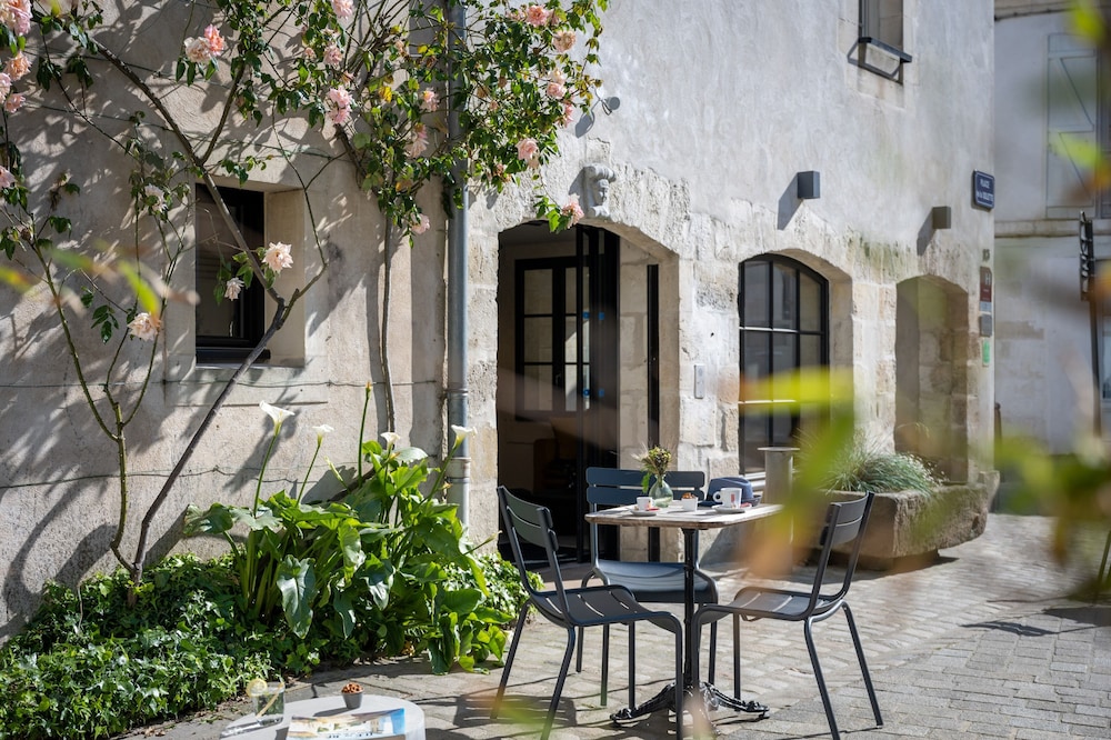 SAINT NICOLAS HOTEL 6/80