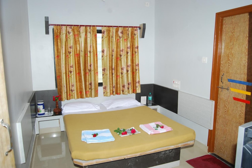 Hotel Utsav 21/24