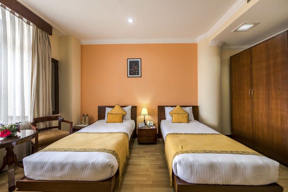 SUMMIT RESIDENCY AIRPORT HOTEL 16/48