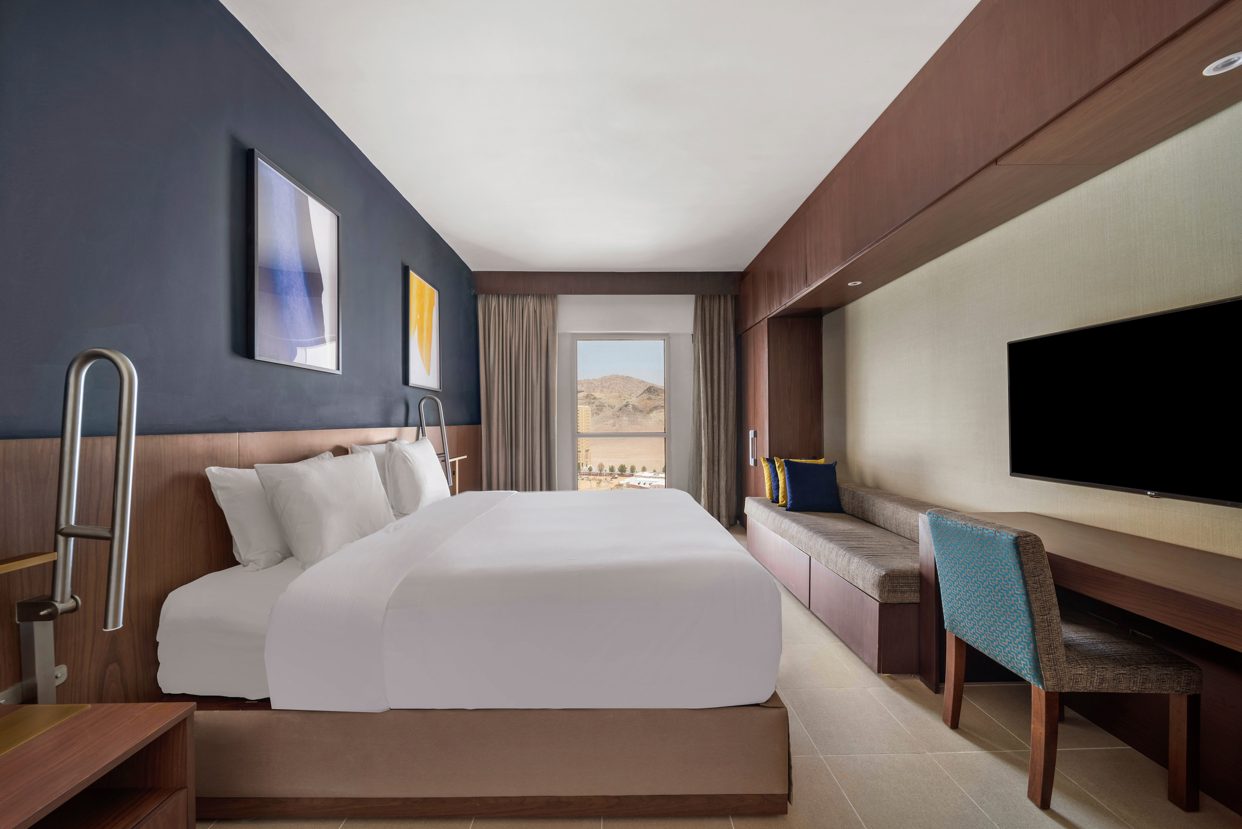 Deluxe, King Bed, Accessible