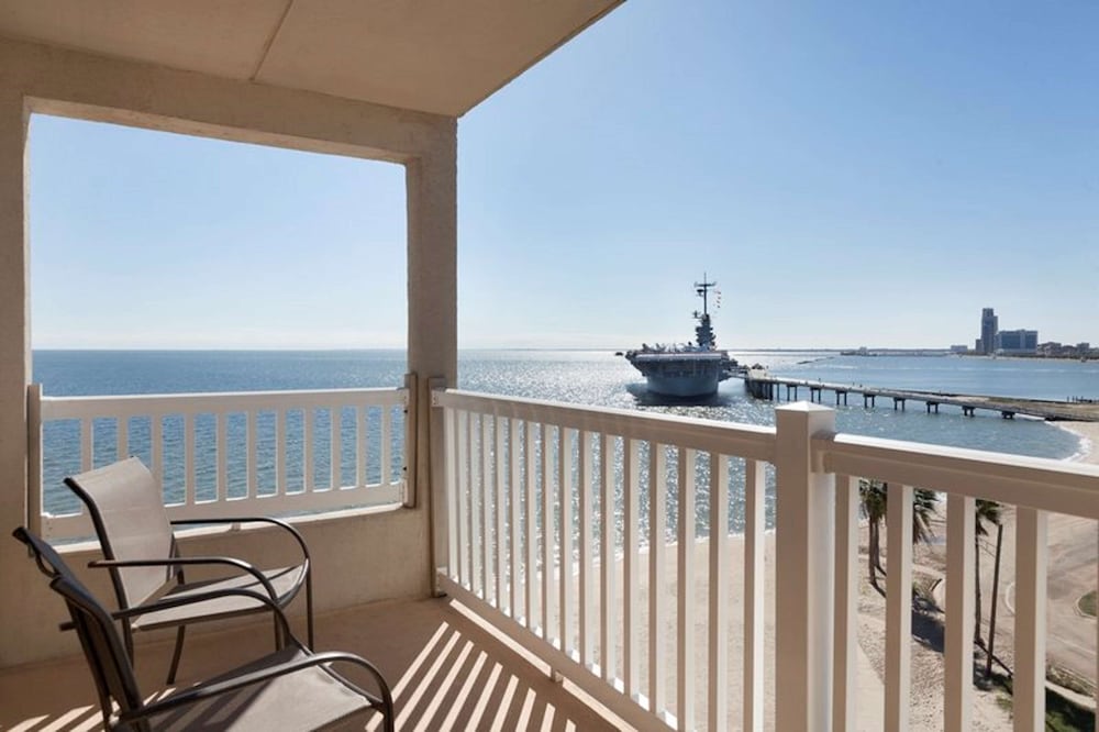 DoubleTree by Hilton Corpus Christi Beachfront 21/41