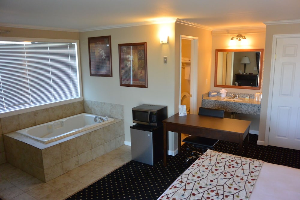 Days Inn by Wyndham Lakewood South Tacoma 36/67