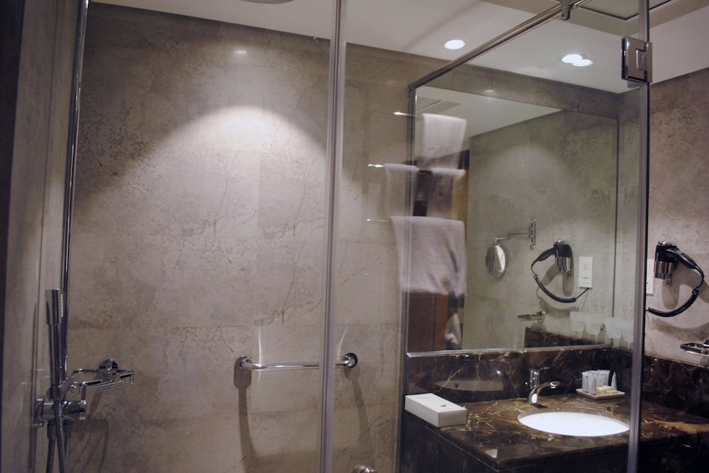 Versailles by Vieras Hotel 44/47
