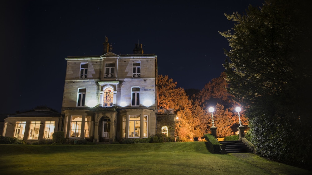 Astley Bank Hotel by Sunday 56/58