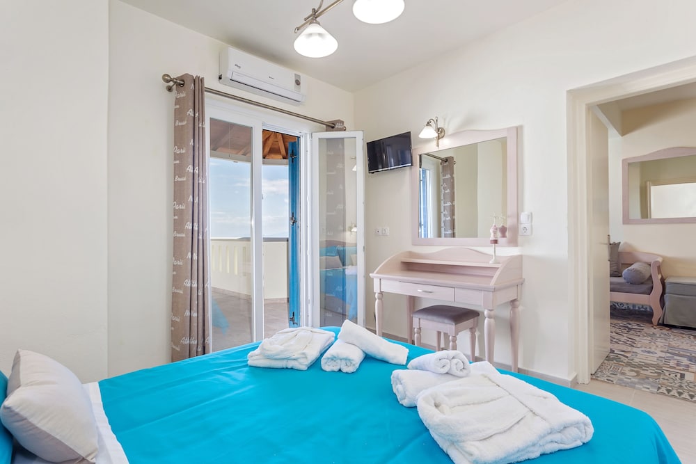 1 Bedroom, Superior, Apartment, King Bed, Single Bed, Sofa