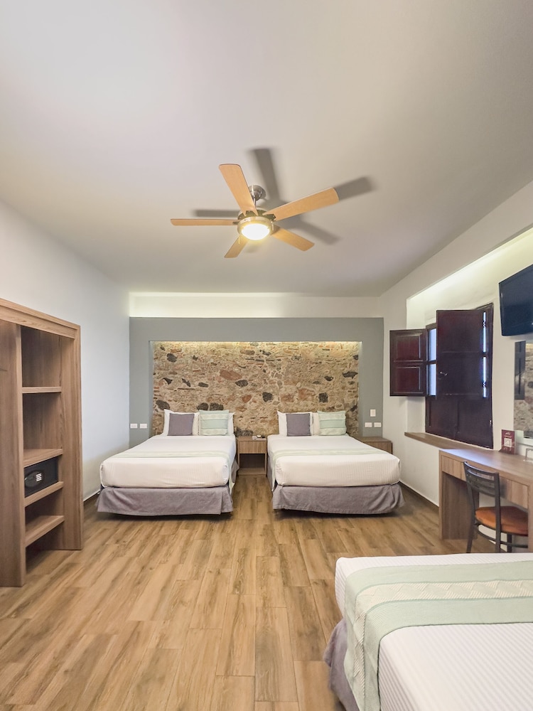 Hotel Hidalgo 11/48