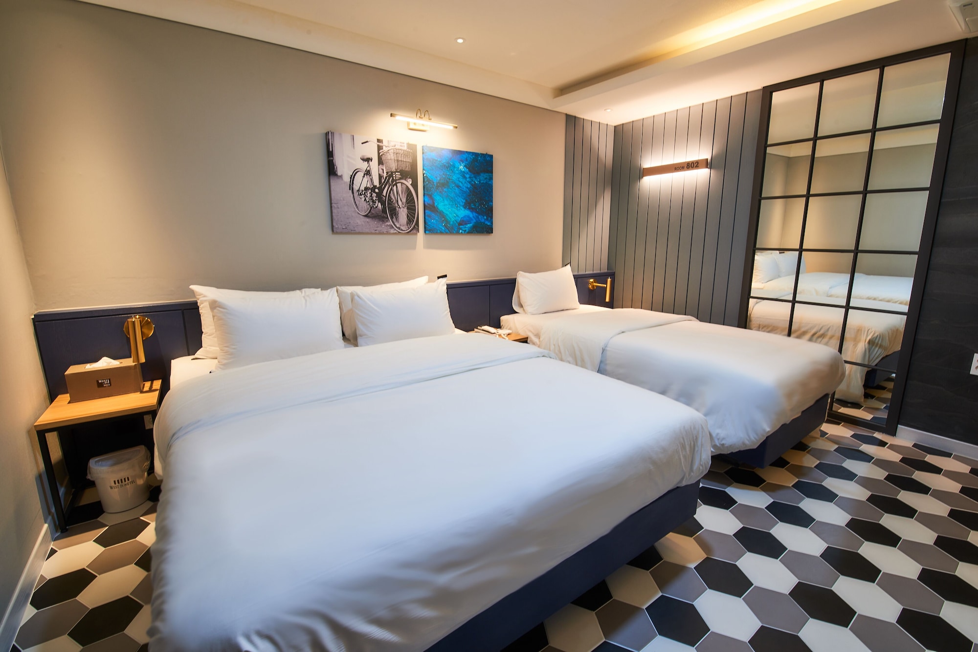 Vip, Twin Beds, 1 Double and 1 Single Bed