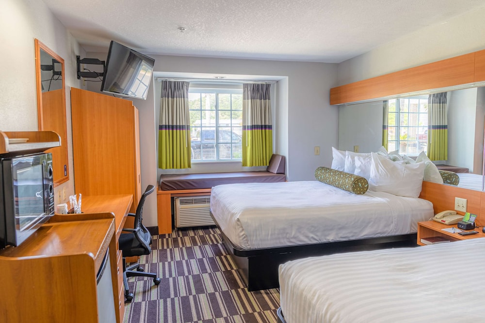 Microtel Inn Suites Kingsland 9/55