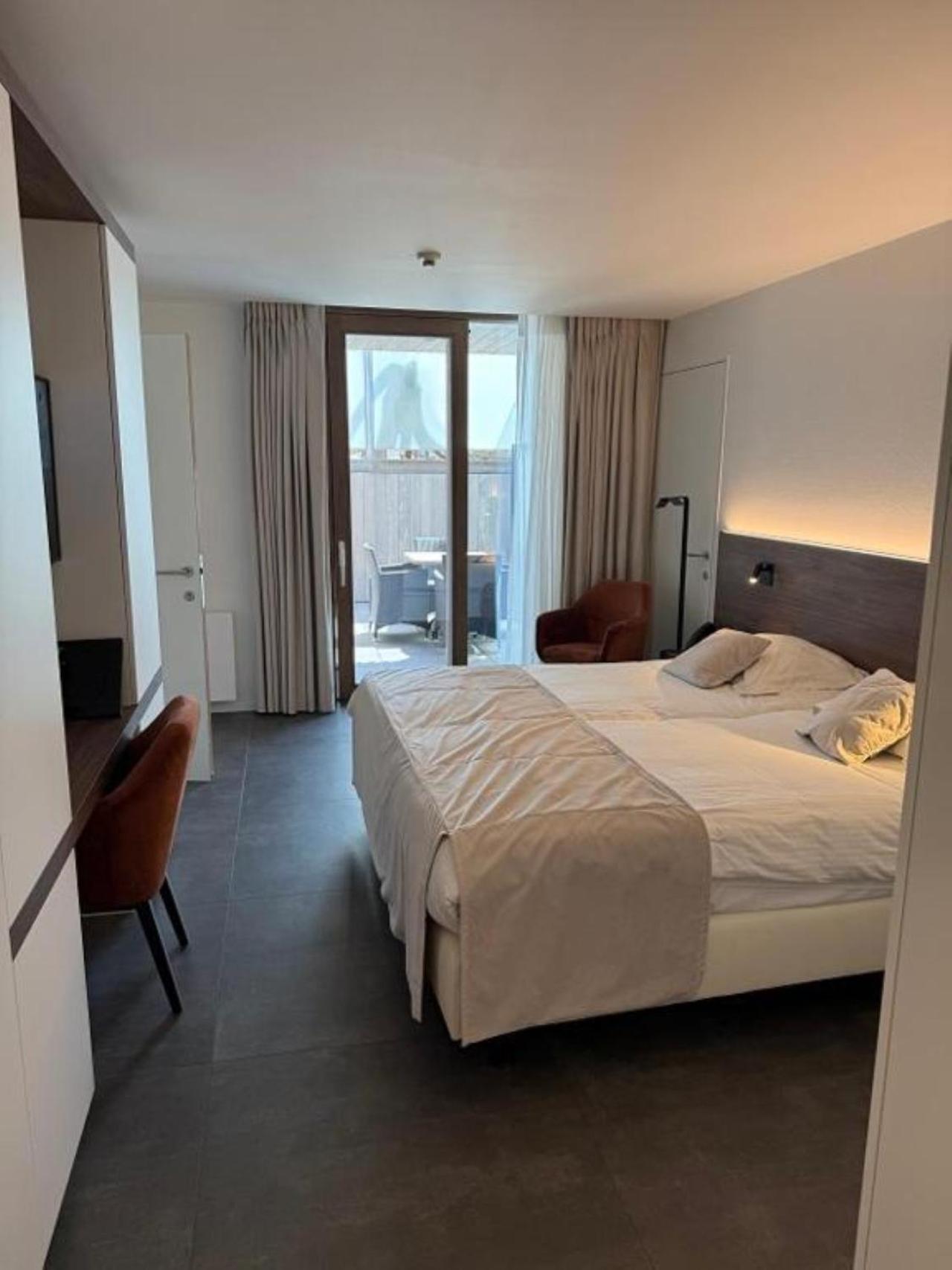 Casino Hotel 17/50