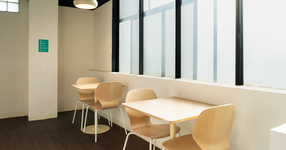 Bobopod Thamrin, Jakarta 16/21