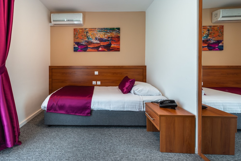 Hotel Komodor 19/63