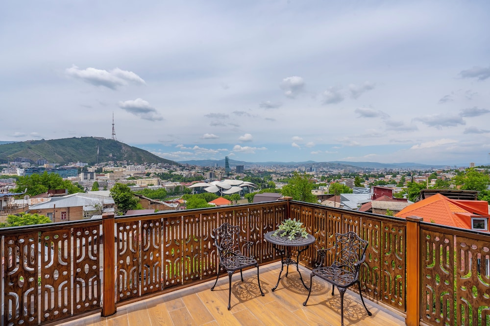 Iris Hotel Tbilisi 57/60
