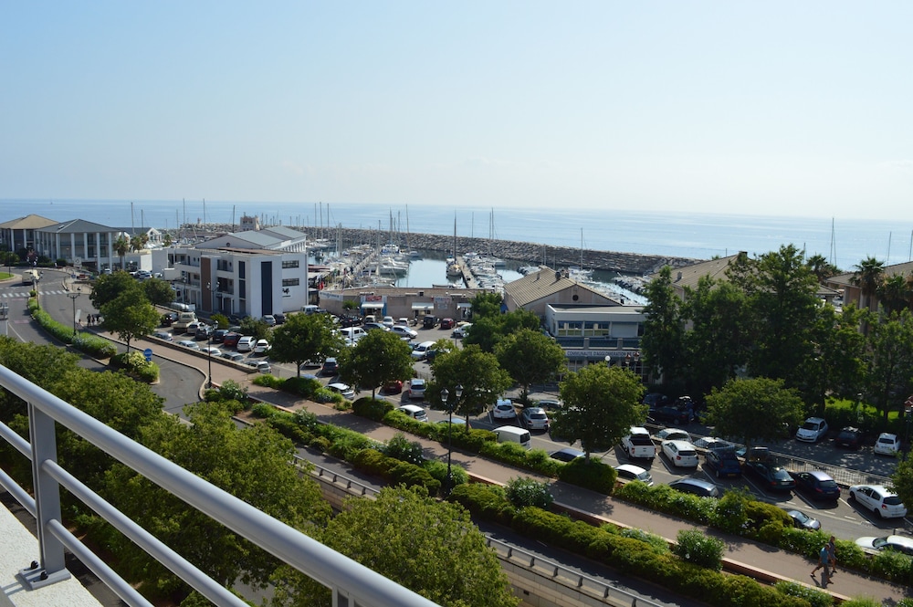 Hotel Port Toga 8/62