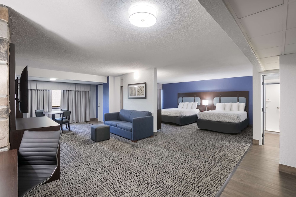 Surestay Plus Hotel By Best Western Gatlinburg 23/30