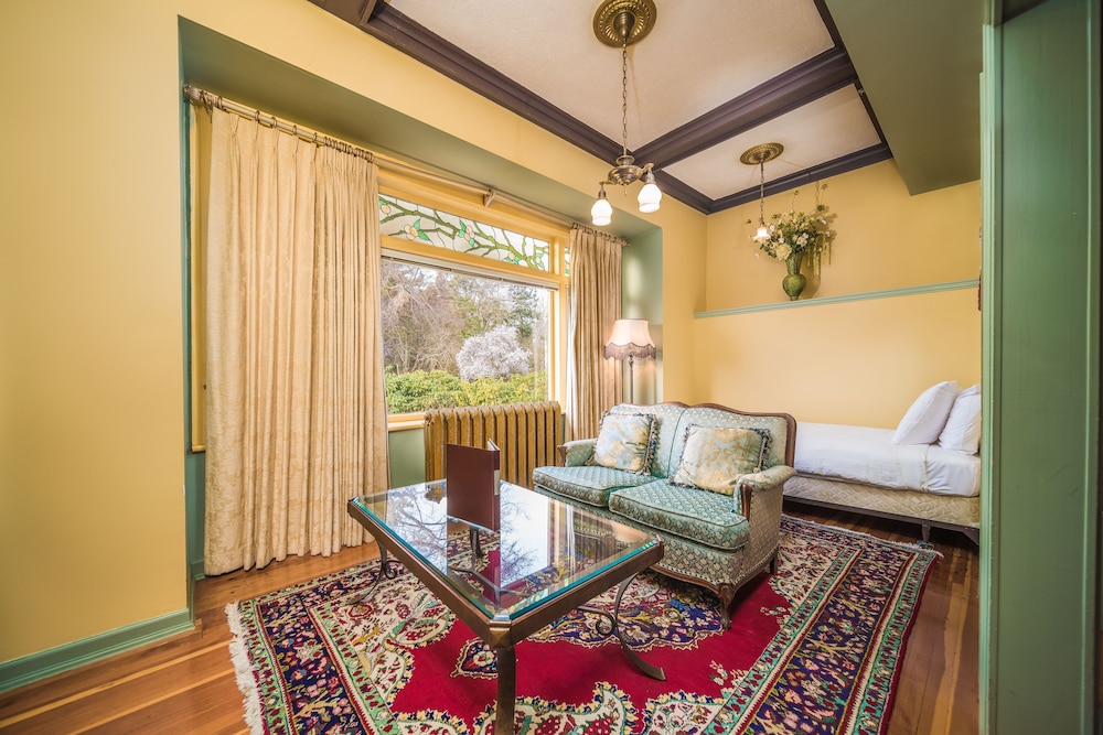 Dashwood Manor Seaside Bed & Breakfast 26/50