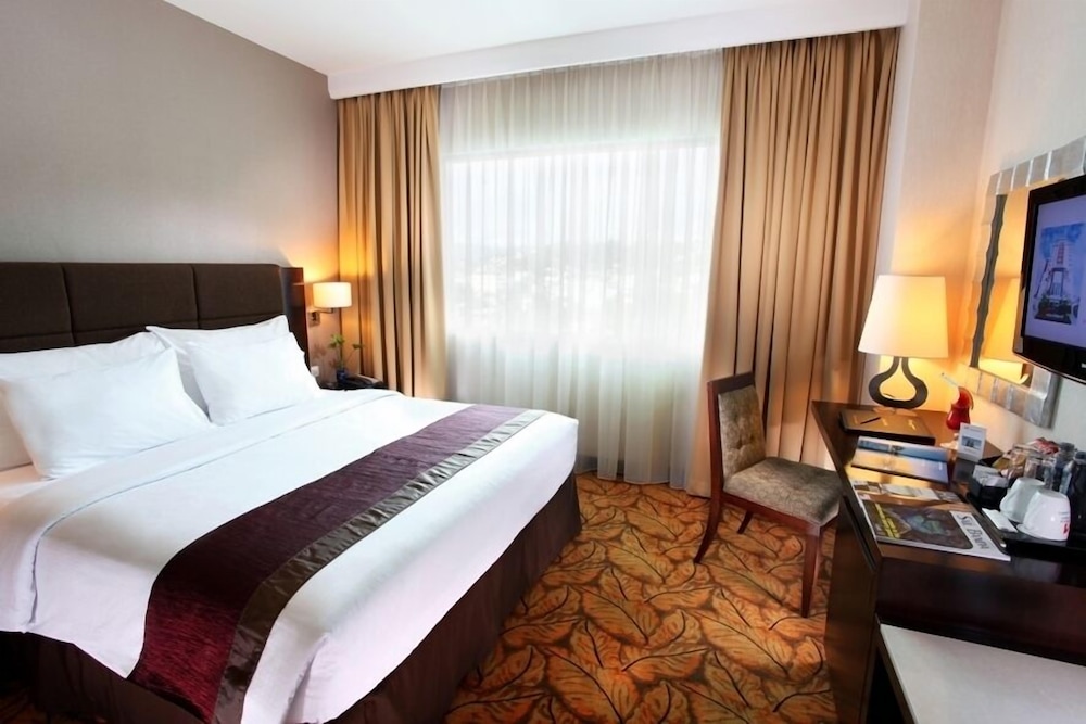Swiss-Belhotel Ambon 12/69