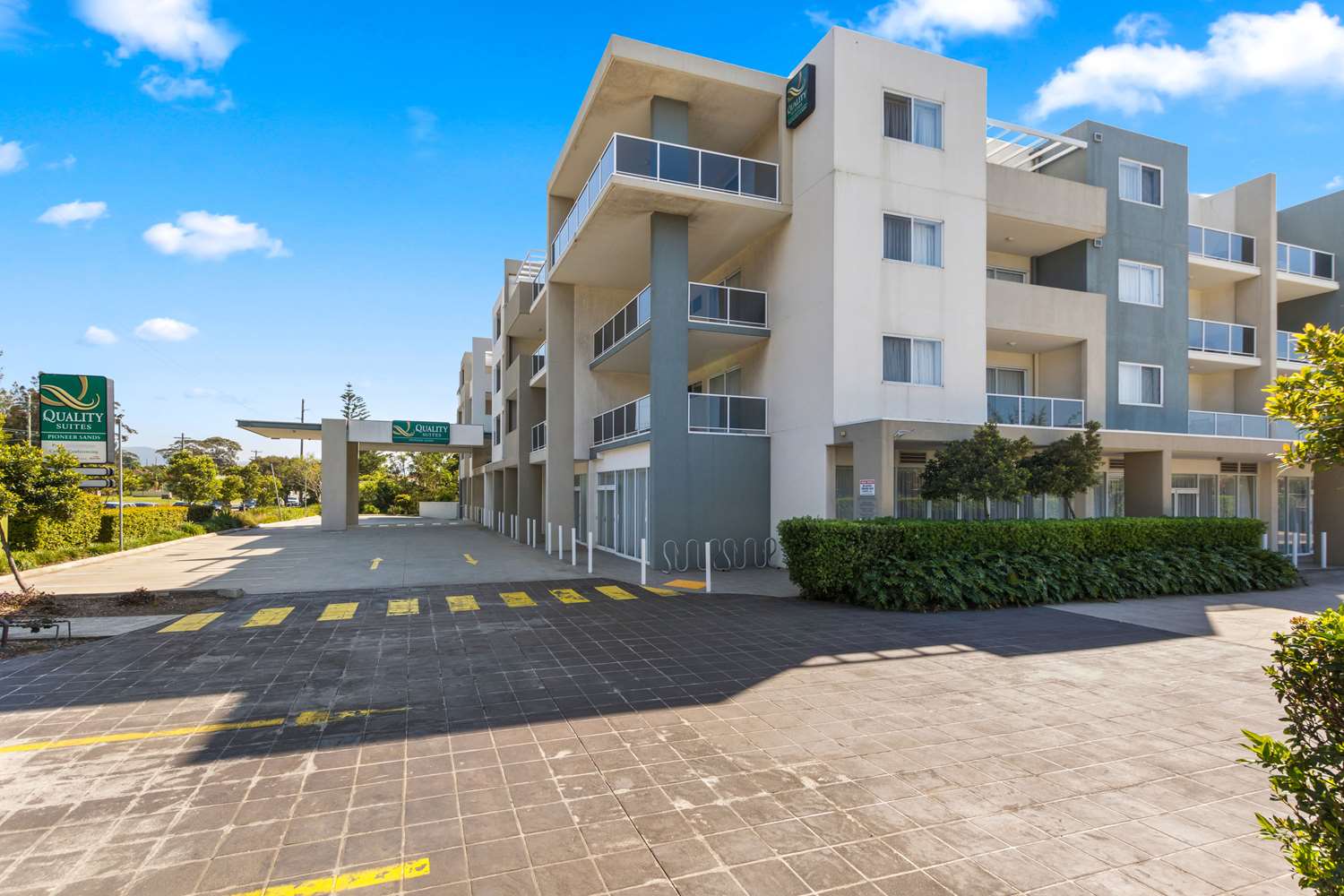 Quality Suites Pioneer Sands 7/8