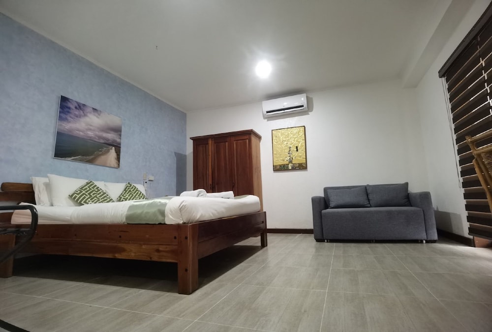 Munting Paraiso 20/66