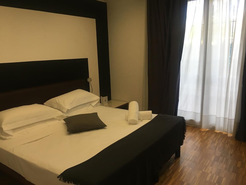 Black Hotel Rome 18/60
