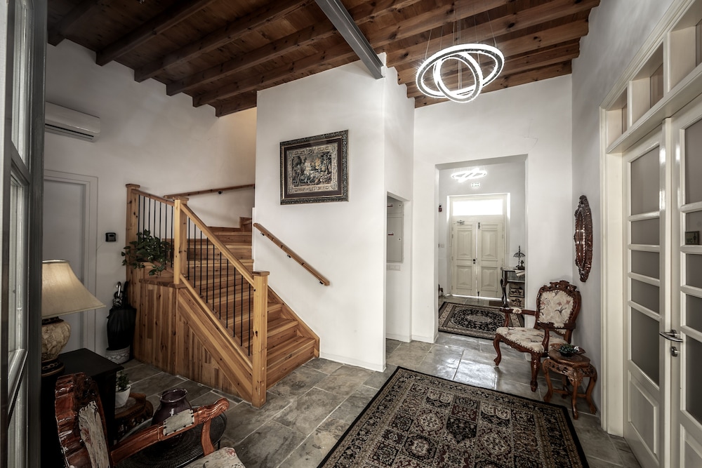 Edem Traditional House 29/32