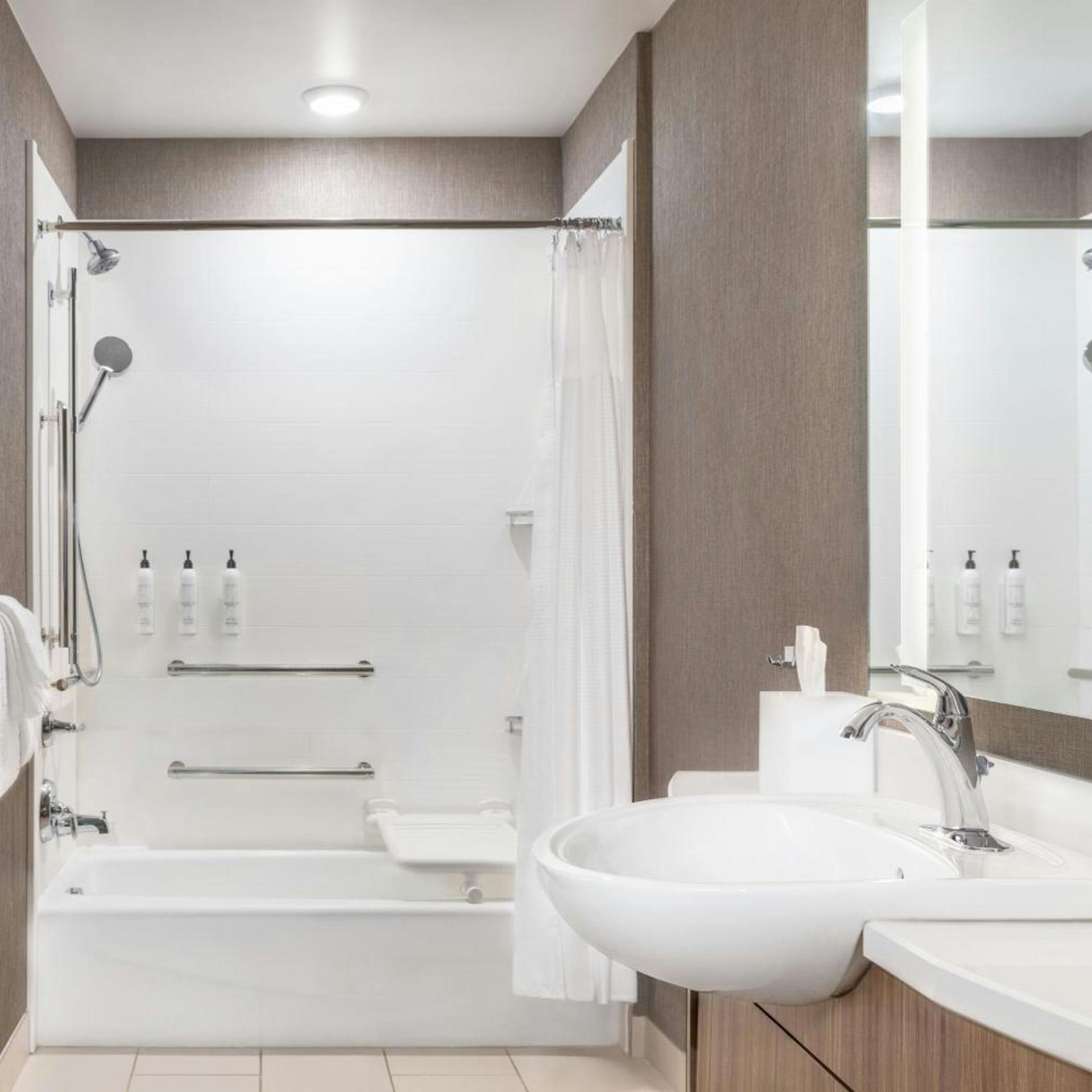 جناح بسرير كينج مع سرير سحّاب إضافي مع أريكة، SpringHill Suites by Marriott Holland 5/5