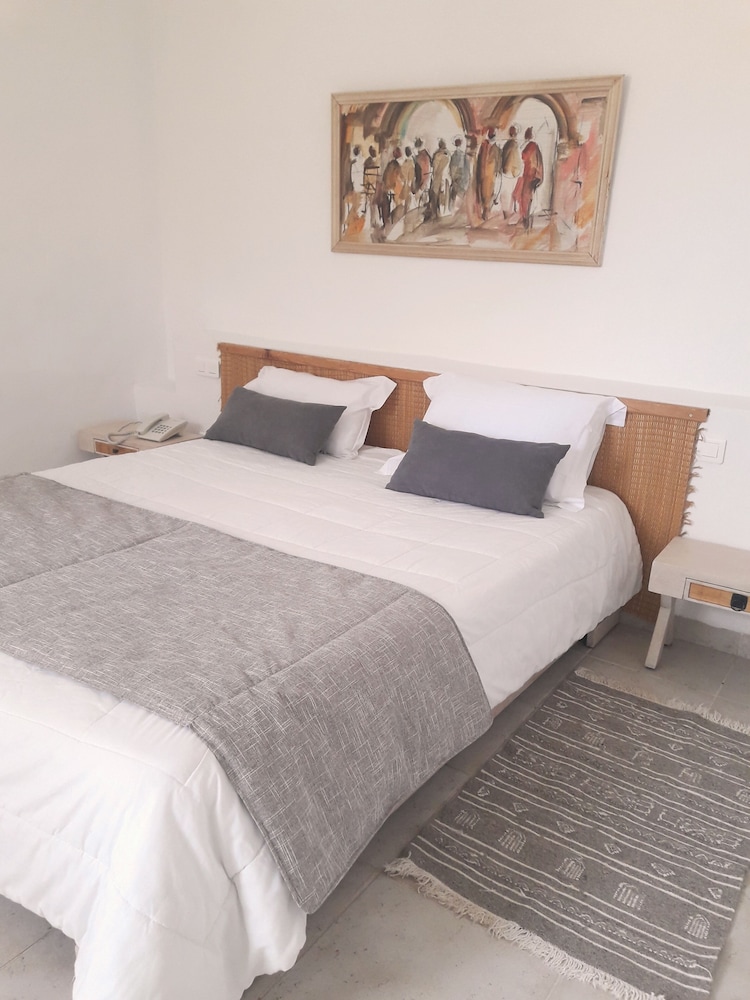 1 BEDROOM, FAMILY, APARTMENT