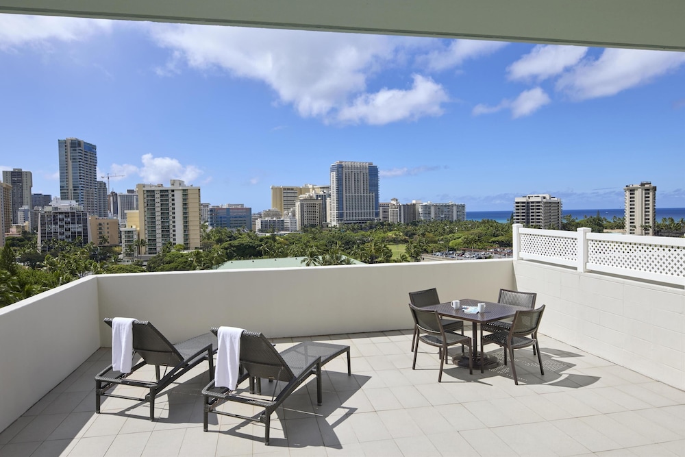 LANAI, WAIKIKI, SUITE, 2 QUEEN BEDS, PARK OR OCEAN VIEW