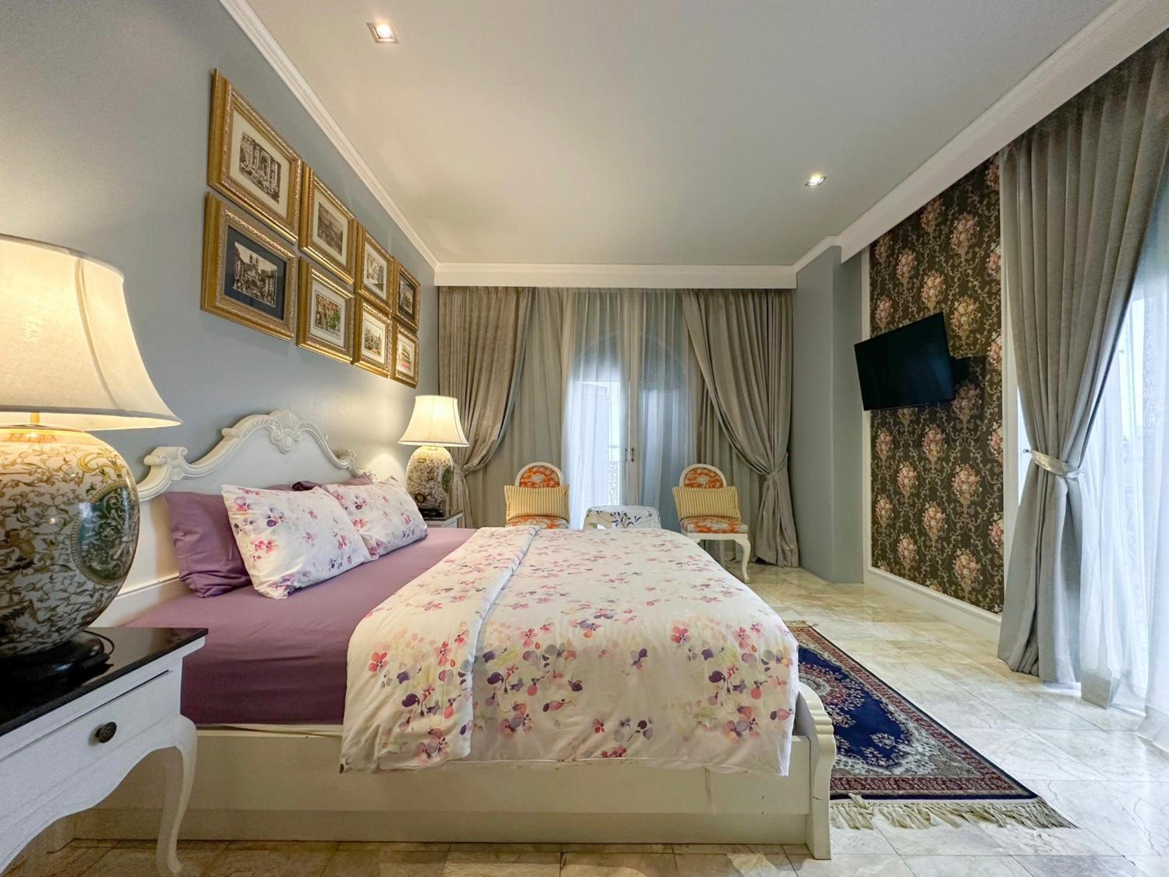 1 Bedroom, Suite, King Bed, Sofa