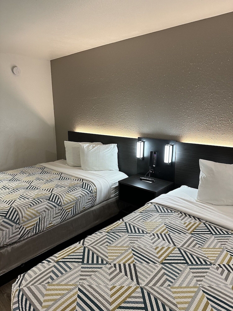 Motel6 Pooler, GA - Savannah Airport 24/50