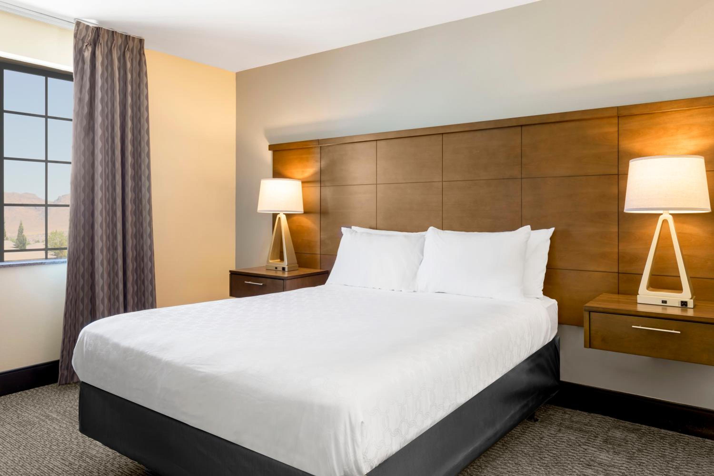 1 Bedroom, Suite, Queen Bed, Sofa, Accessible