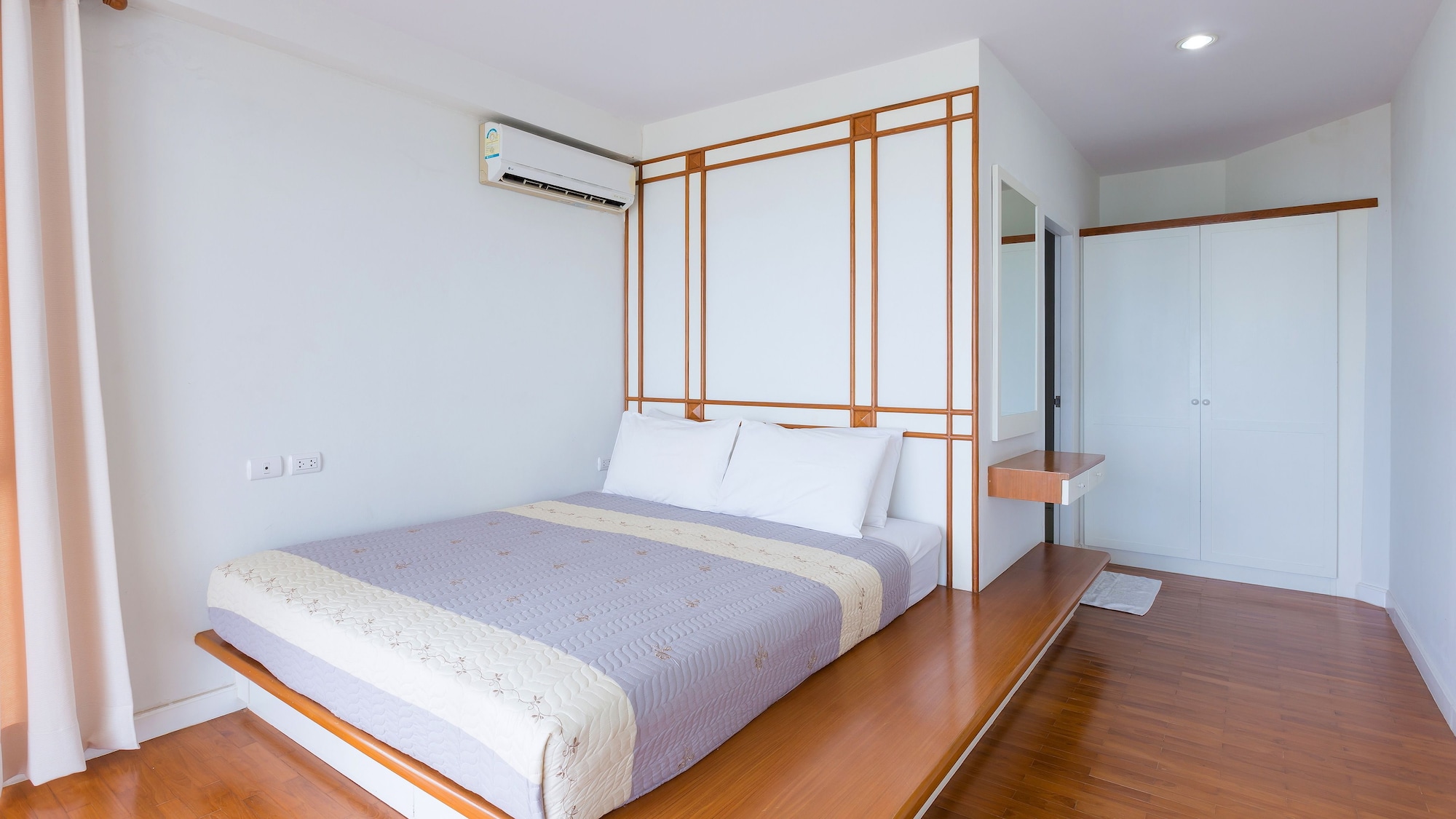 شقة بسرير مزدوج وسريرين منفصلين بإطلالة على البحر بغرفتي نوم، Baan Poolom Beachfront Condominium 3/7