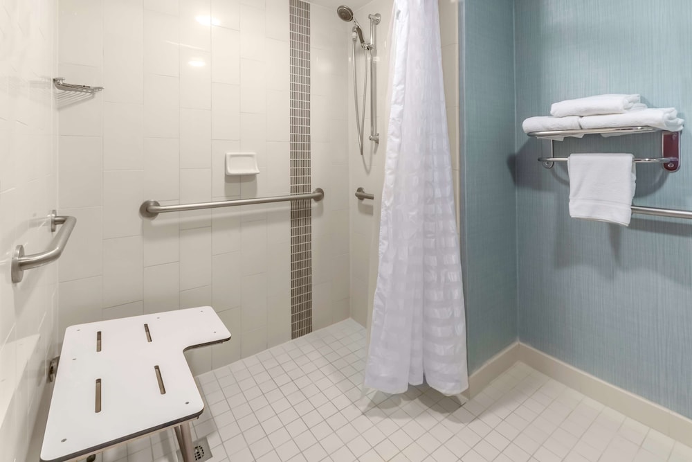 Hyatt Place Charlotte Airport / Billy Graham Parkway 7/65