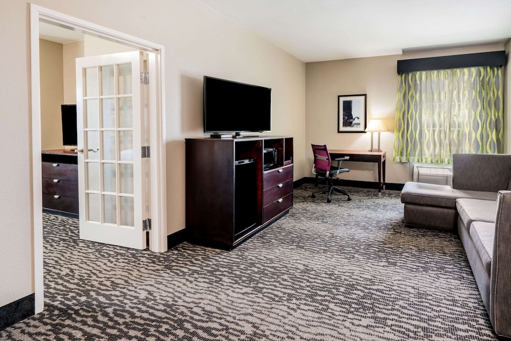 La Quinta Inn & Suites by Wyndham DFW Airport West - Bedford 29/41