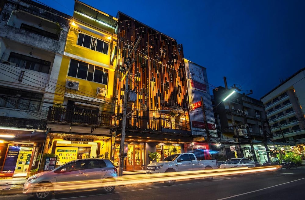 Family Tree Hotel 4/42