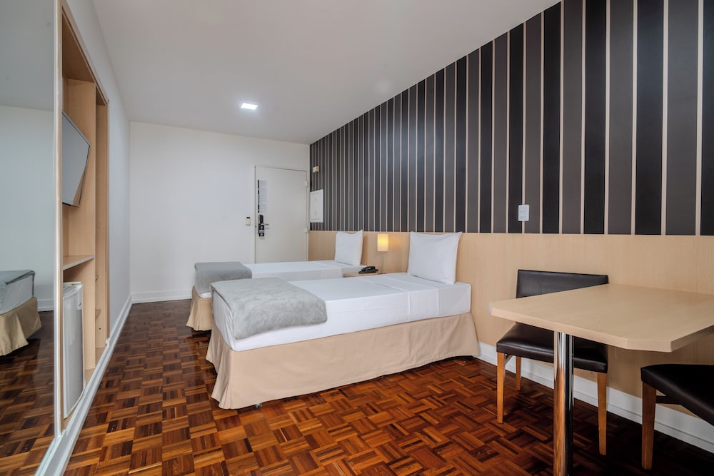 155 HOTEL 21/54