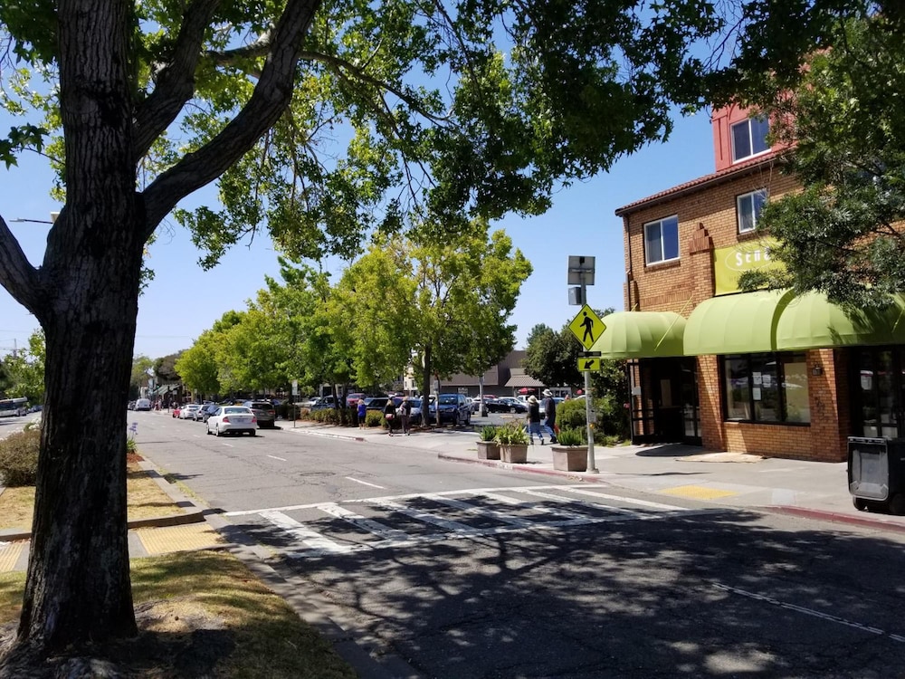 Sens Hotel & Bistro Berkeley 36/40