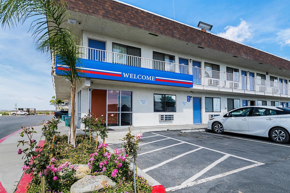 Motel6 Lost Hills, CA 3/46