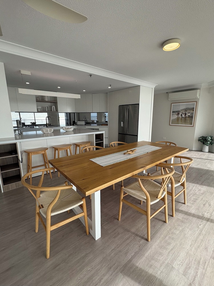 Burleigh Surf Apartments 67/77