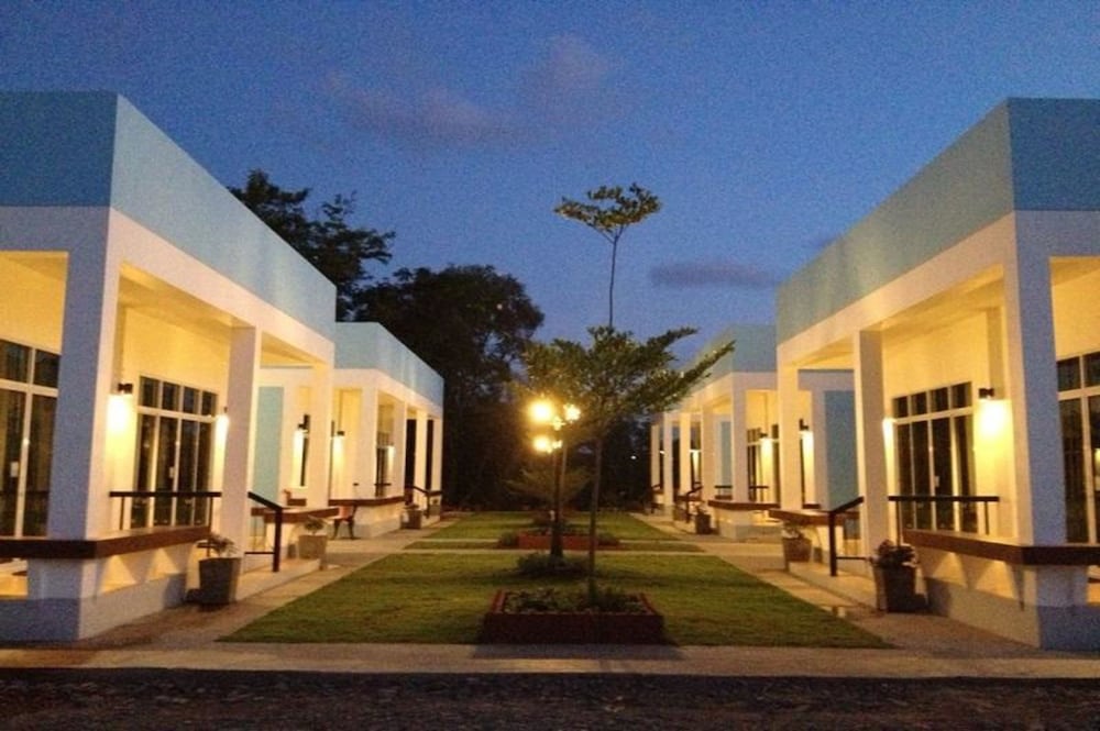 The Cube Resort 10/38