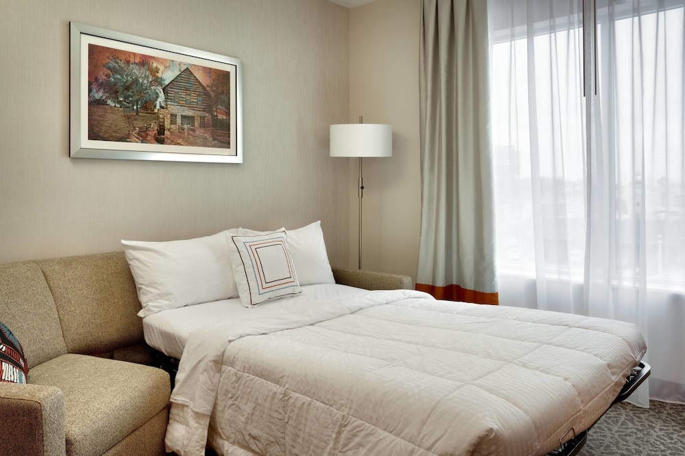 Fairfield Inn & Suites by Marriott Springfield North 9/47